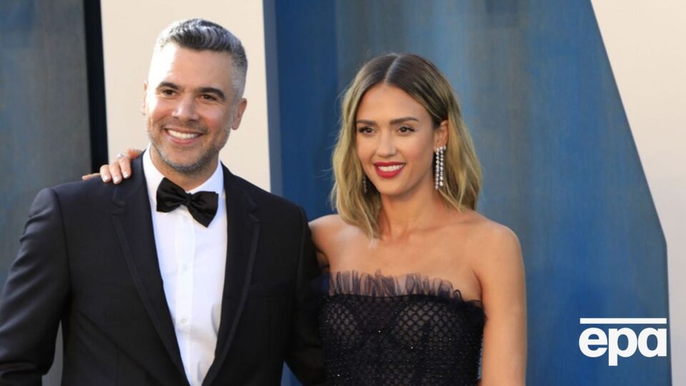 Альба и Уоррен поженились весной 2008 года