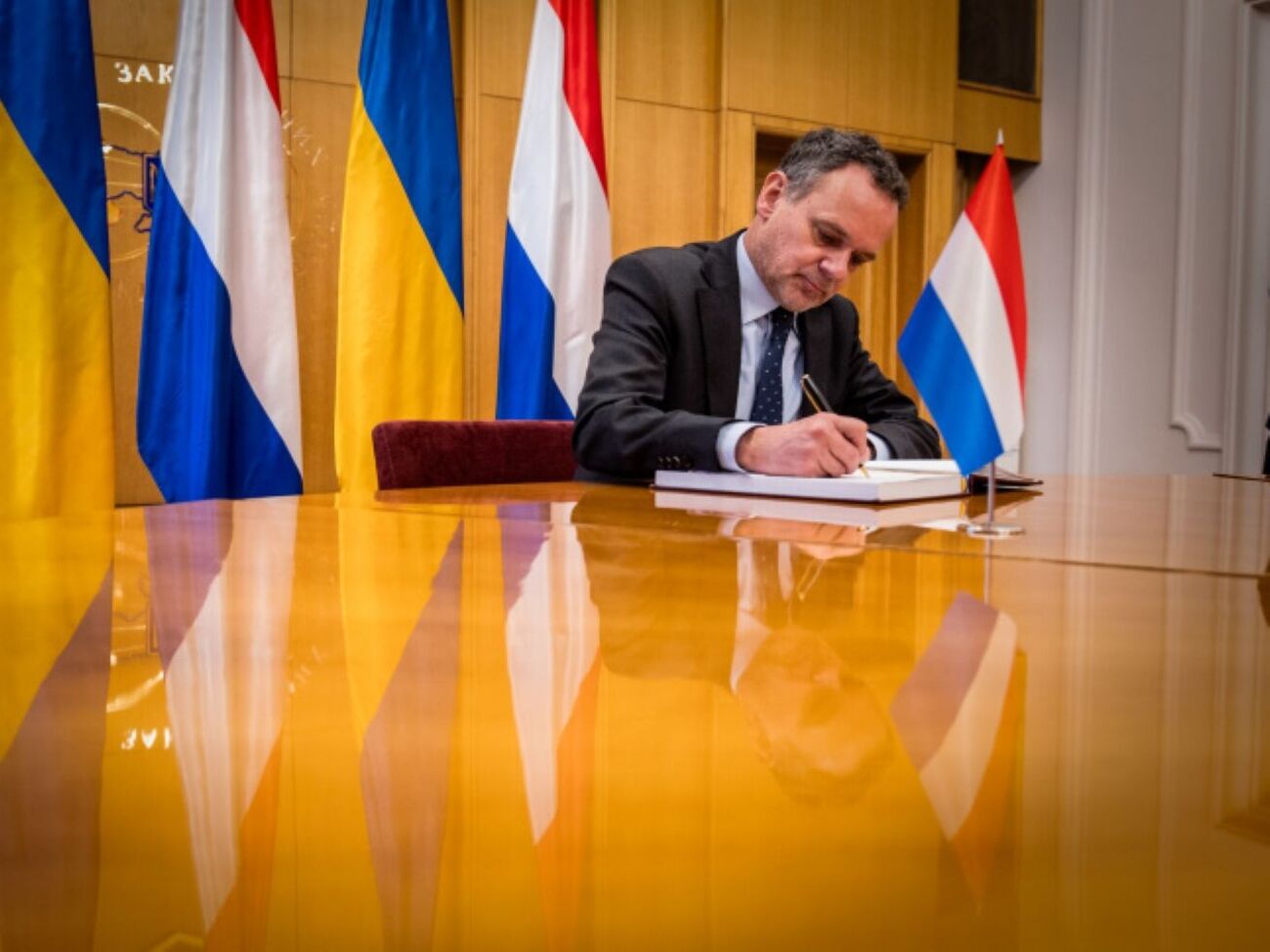 Глава МЗС Нідерландів запевнив у подальшій непохитній підтримці України