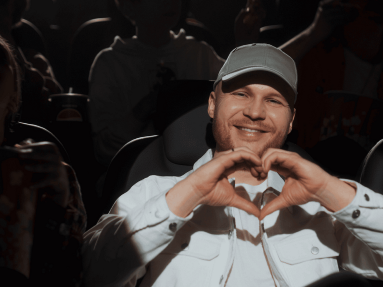 Пісню Vlad Darwin "Три сестри" написали 2013 року російською. 2024 року співак переклав хіт українською