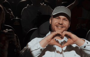 Пісню Vlad Darwin "Три сестри" написали 2013 року російською. 2024 року співак переклав хіт українською