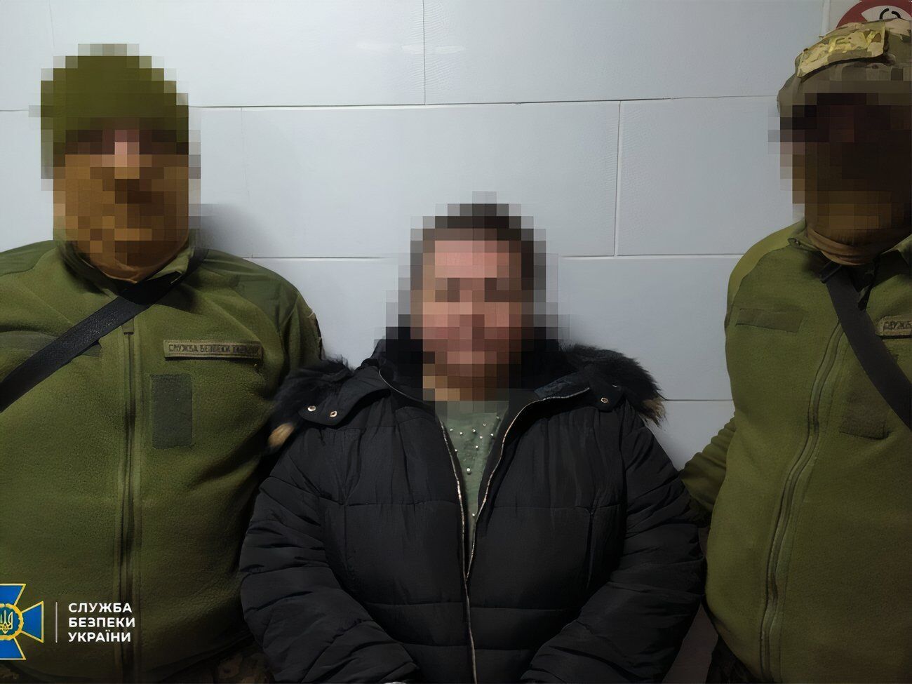 За матеріалами справи, жінка "зливала" російським окупантам час, напрямки й особливості вантажу військових ешелонів ЗСУ