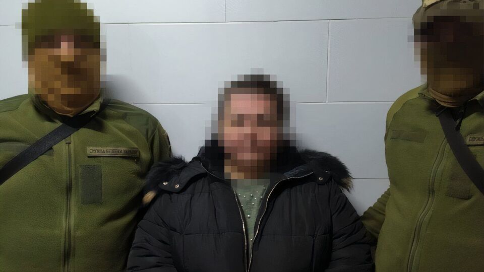 За матеріалами справи, жінка "зливала" російським окупантам час, напрямки й особливості вантажу військових ешелонів ЗСУ