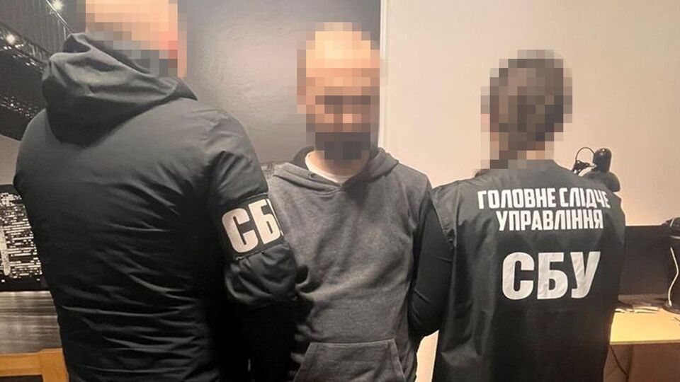 Экс-телеведущего подозревают в распространении российской пропаганды