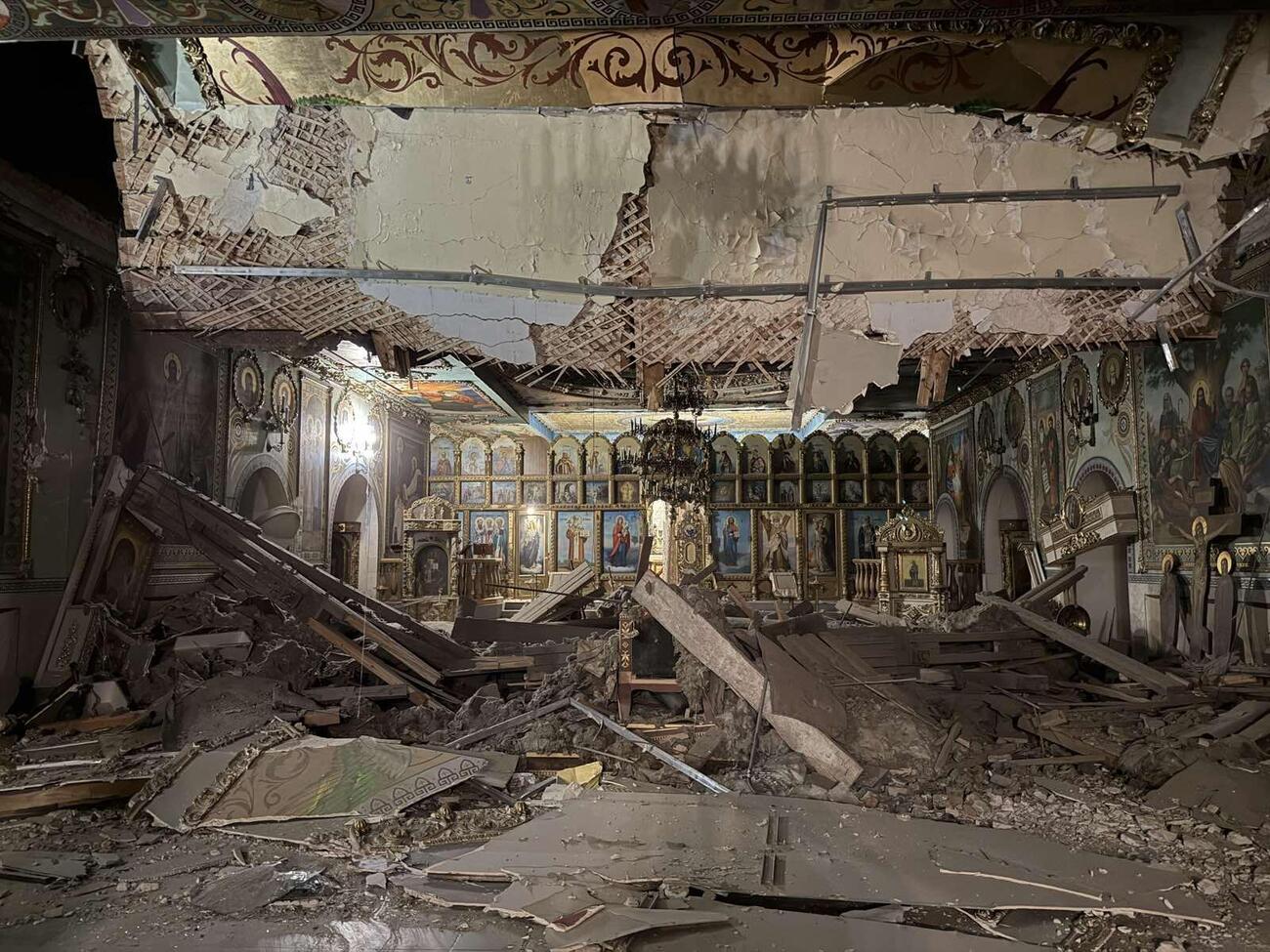 У соборі обвалилася частина стелі