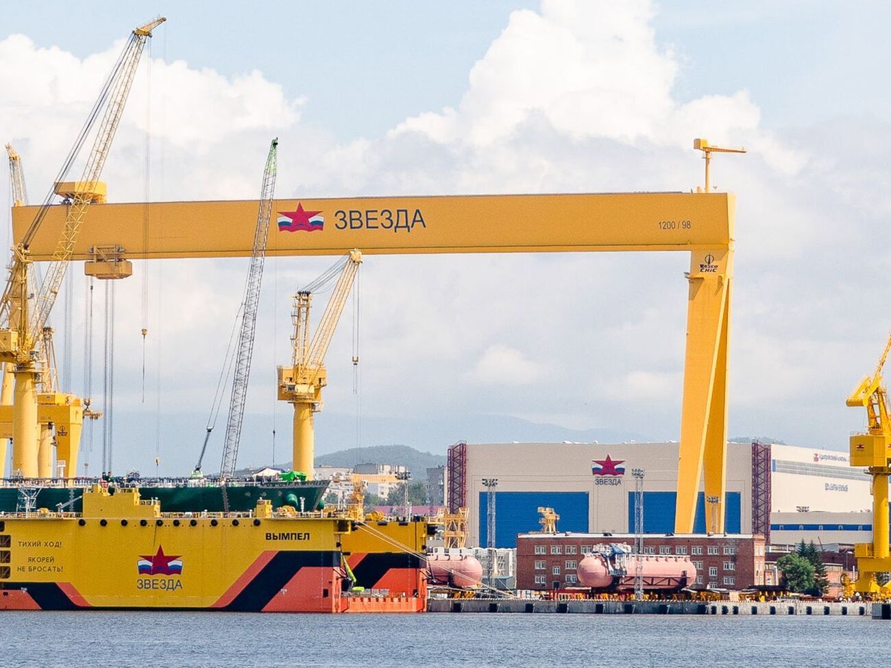 Судна с судоверфи "Звезда" попали под санкции