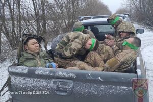 Окупанти намагалися прорватися на бронетехніці, проте український десантник підбив ворожу МТ-ЛБ із гранатомета