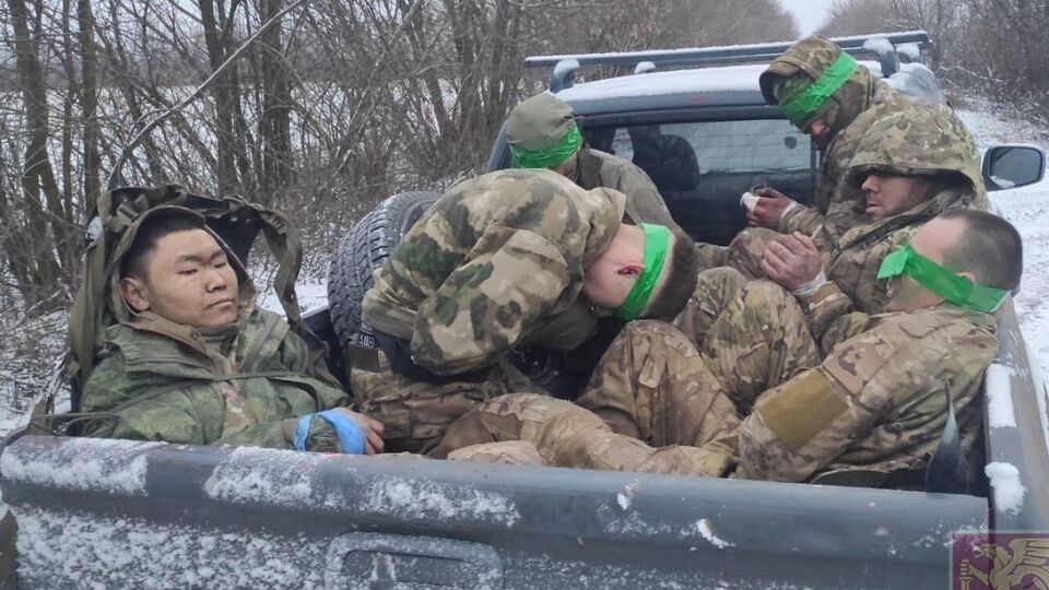 Оккупанты пытались прорваться на бронетехнике, однако украинский десантник подбил вражескую МТ-ЛБ из гранатомета