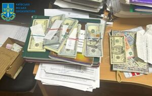 За результатами обшуків у фігурантки вдома й на роботі вилучили майже $50 тис.