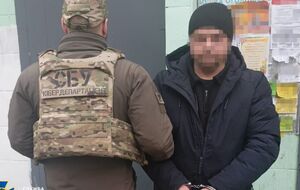 Инженер киевского метрополитена вместе с матерью и братом, а также харьковчанин-дезертир и водитель международных перевозок работали на РФ, наводя удары оккупантов