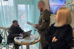 По данным спецслужбы, товар, предположительно, отправляли на Ближний Восток, а оттуда реэкспортировали в РФ
