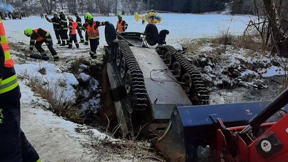 Военная техника перевернулась
