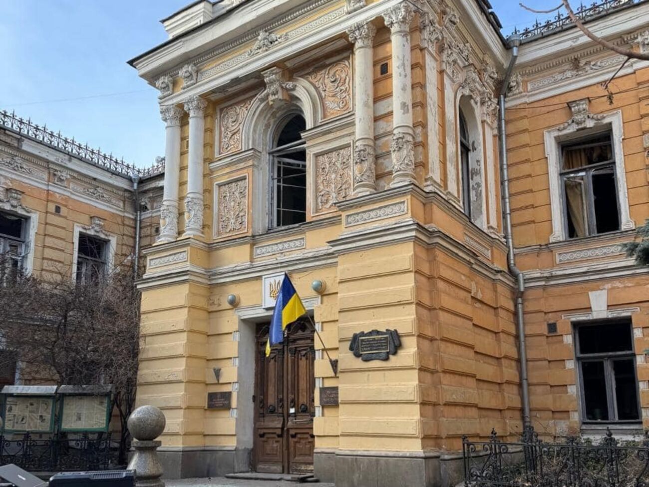 У цій будівлі письменники, журналісти та представники інших кіл української інтелігенції заснували "Народний рух України"