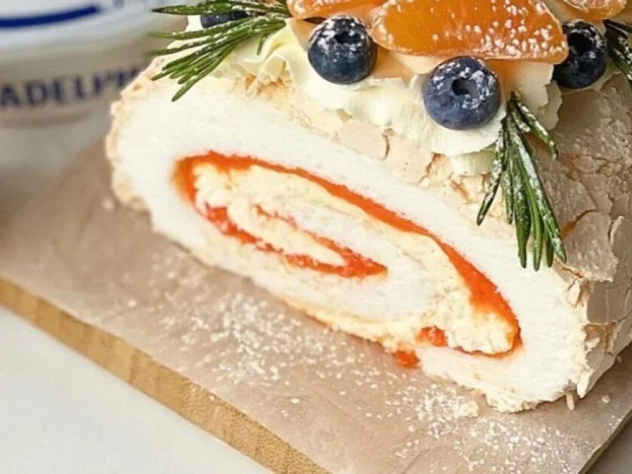 Рулет перед подачей должен немного настояться