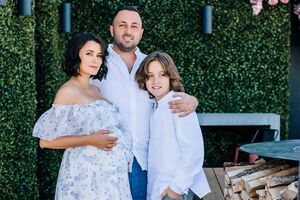 Глинская в браке с Большаковым, у которого есть сын от предыдущих отношений, родила двух дочерей