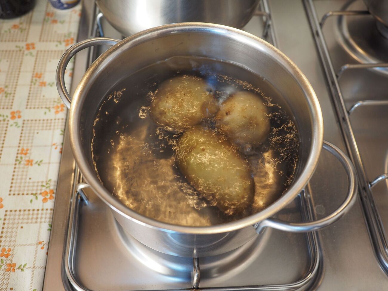 Картофельный отвар полезен для растений