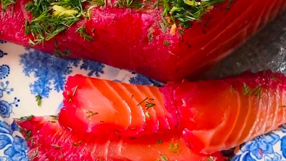 Слабосоленый лосось "гравлакс" готовится за одну ночь