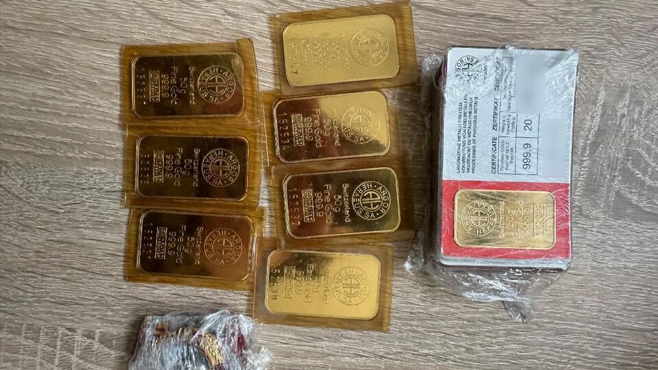 Золото нашли в подлокотнике машины