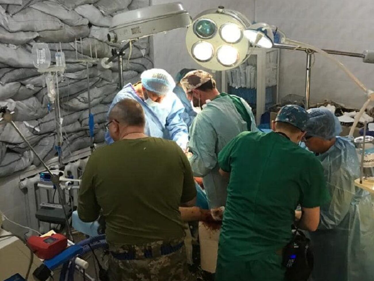 Мельник отметил, что для раненых разрабатывают адаптивную одежду