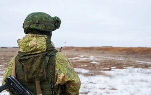 Оба дезертира – бывшие заключенные. Они отбывали наказание за преступления, связанные с насилием против людей