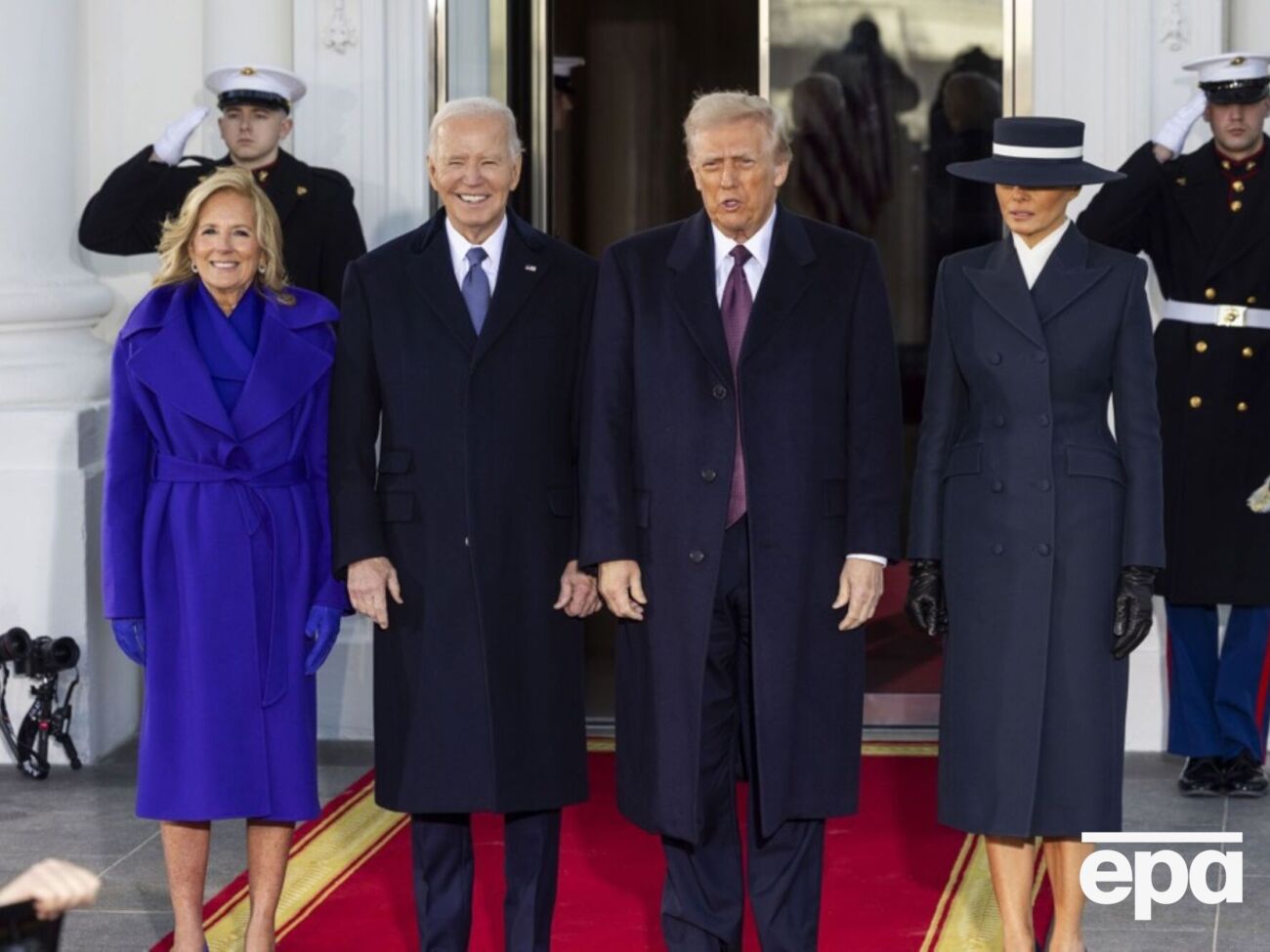 Меланія Трамп вибрала пальто від Адама Ліппеса й капелюх від Еріка Джавітса