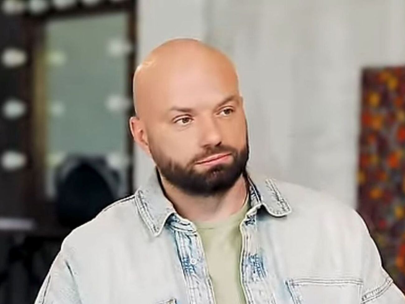 Демин с 2008 года является ведущим на радио "Люкс ФМ"