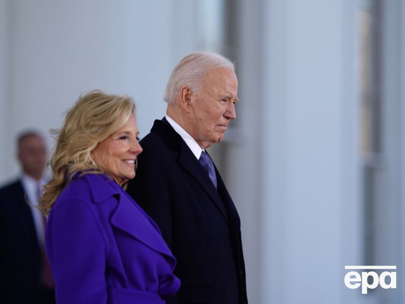 Супруги Байдены отправятся в Калифорнию, сообщил CNN