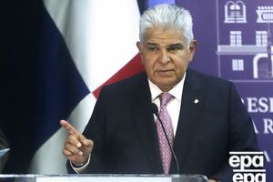 Мулино сказал, что в мире нет ни одной страны, которая бы вмешивалась в управление Панамы
