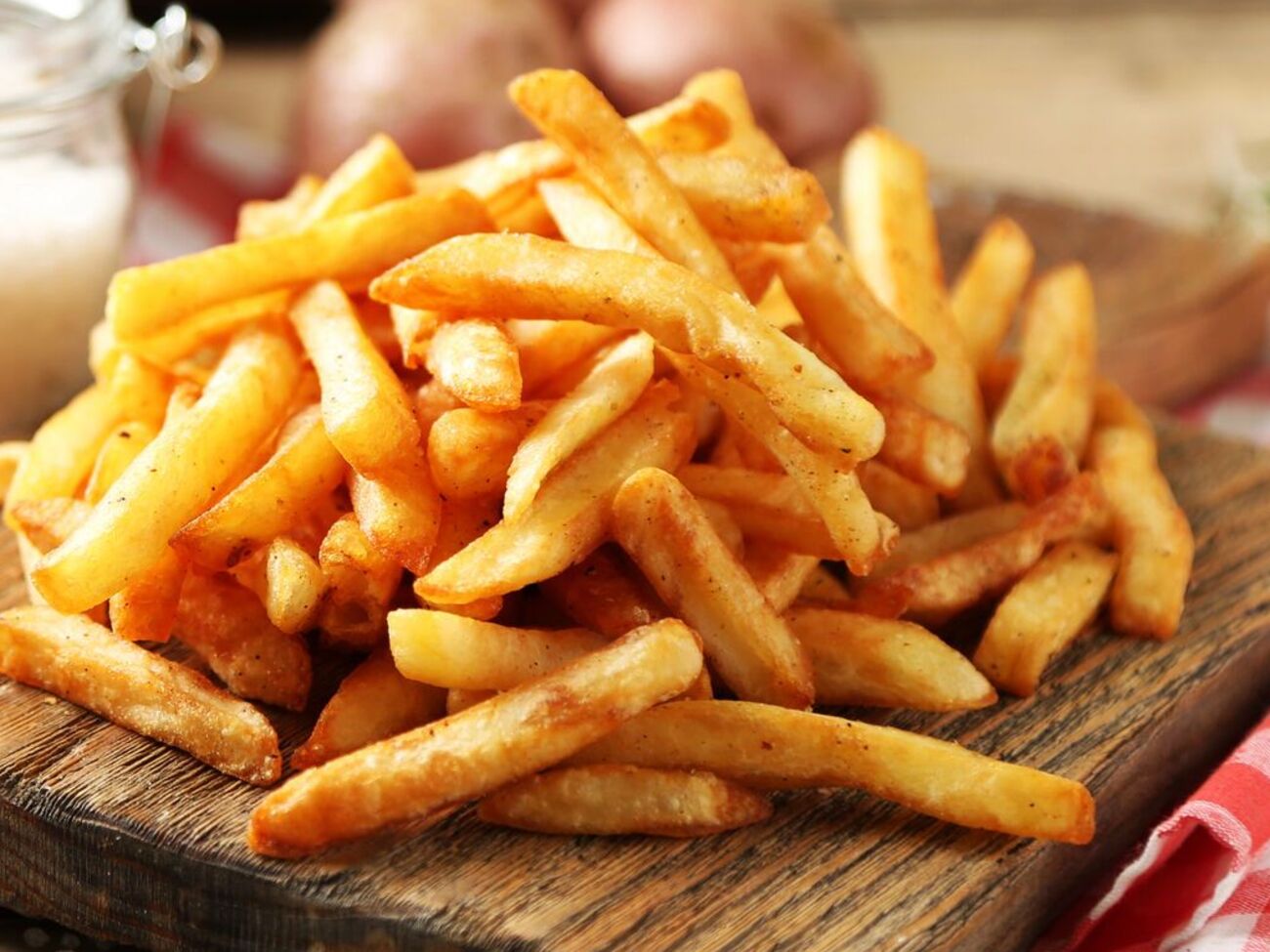 Картофель нужно залить водой на полчаса