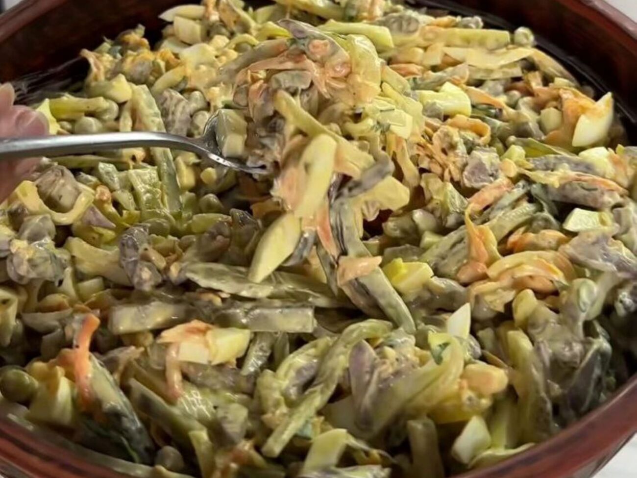 Для салату вам знадобиться 400–500 г курячих сердець