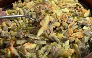 Для салата вам понадобится 400–500 г куриных сердец