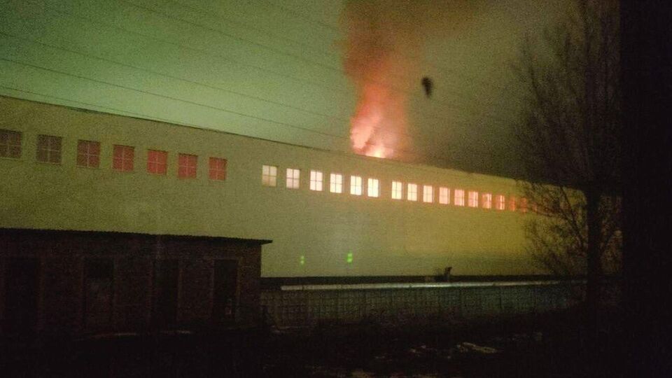 На атакованому підприємстві росіяни виробляють і модернізують військові літаки, зокрема штурмовики Су-25, пояснив керівник ЦПД