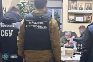 У фігуранта провели обшуки