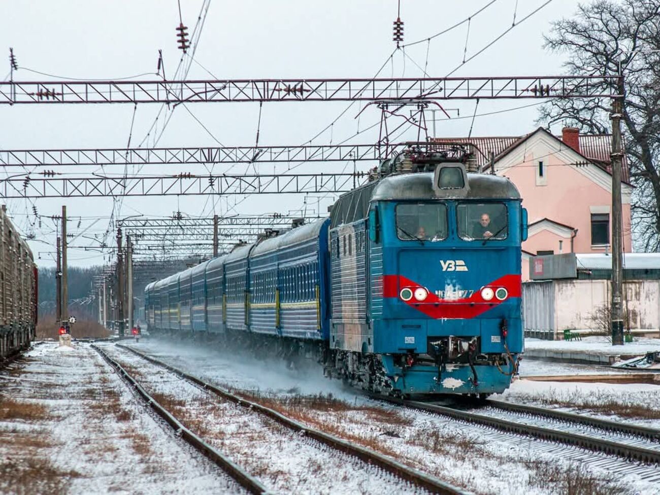 Пасажири обстріляного поїзда не постраждали