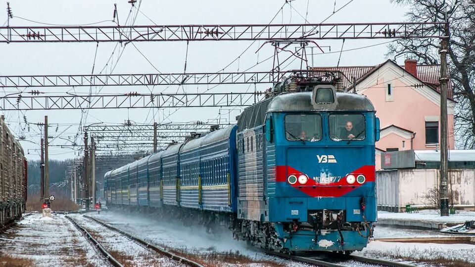 Пасажири обстріляного поїзда не постраждали