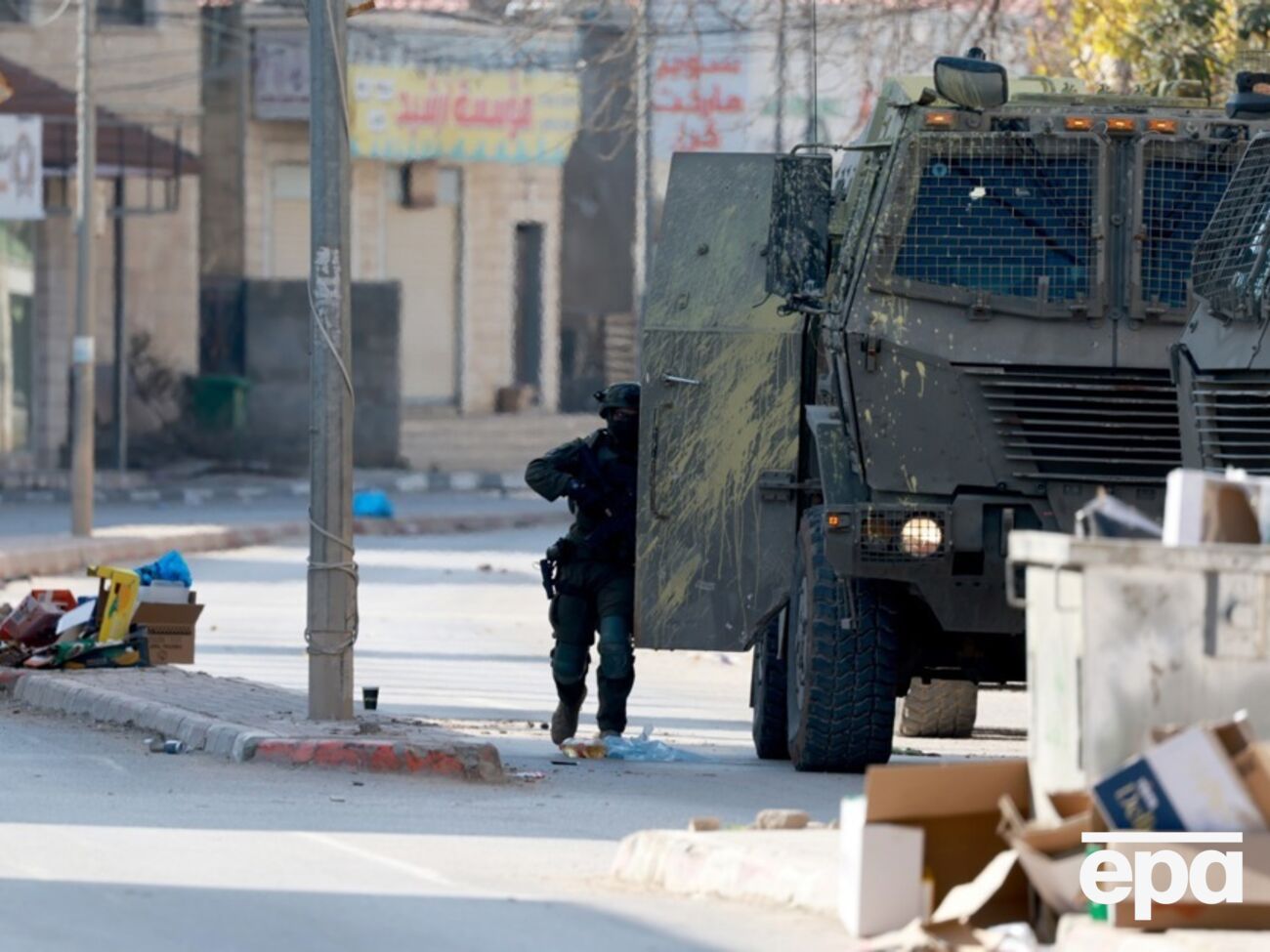 По данным СМИ, ЦАХАЛ использует бронетехнику и поддержку с воздуха
