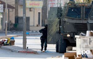 По данным СМИ, ЦАХАЛ использует бронетехнику и поддержку с воздуха