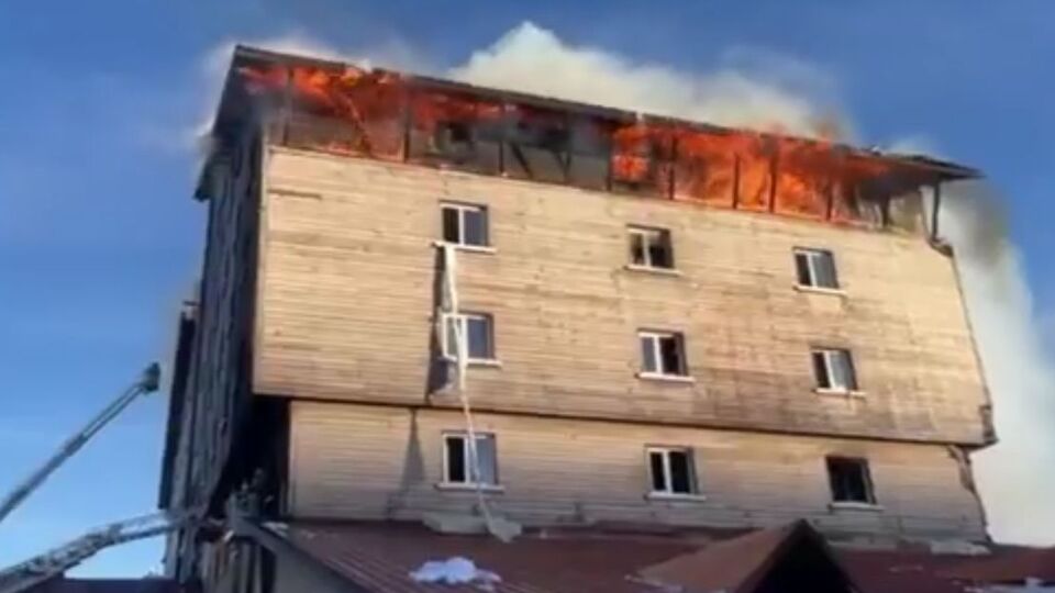 Пожежа сталася в ресторані 12-поверхового дерев'яного готелю