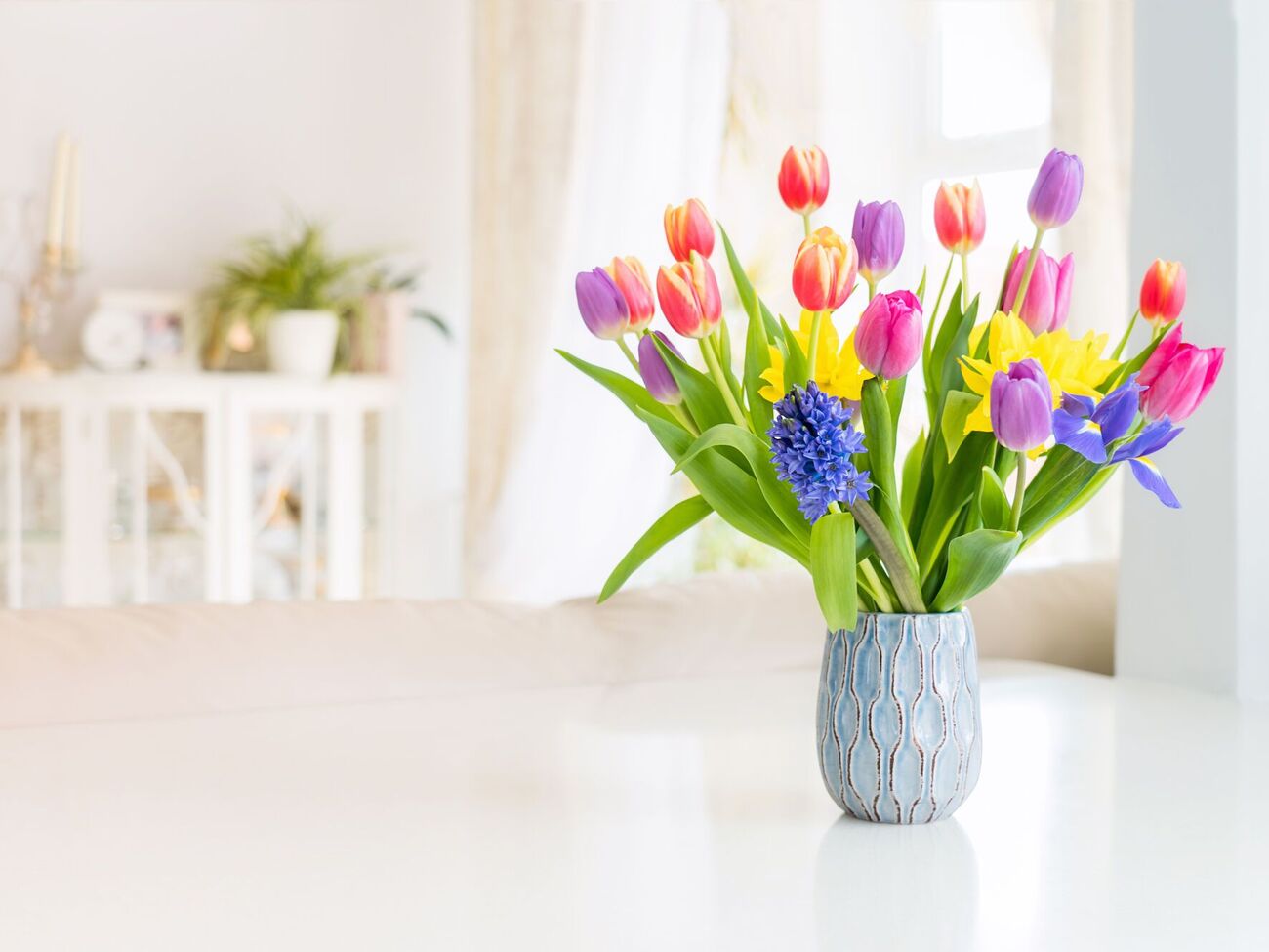 По словам флористов, вода для хранения цветов никогда не должна быть сразу из-под крана