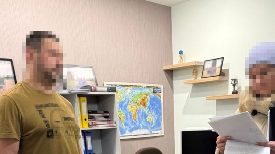 Спочатку товар потрапляв на Близький Схід, а звідти його доправляли у РФ, стверджує слідство
