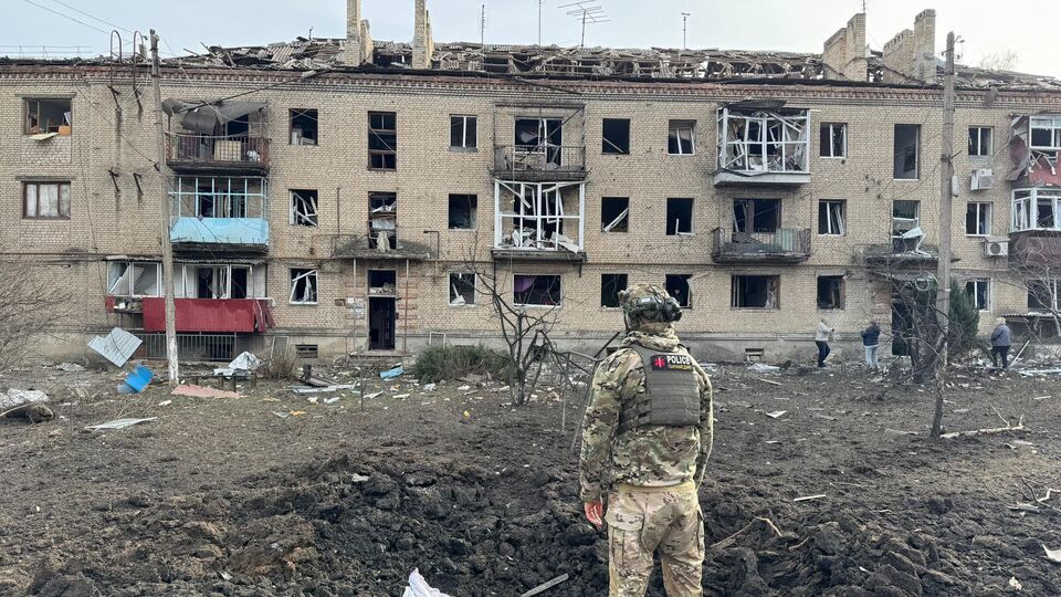 Через російські атаки в Костянтинівці пошкоджені вісім багатоквартирних і 18 приватних будинків, розповіли в поліції
