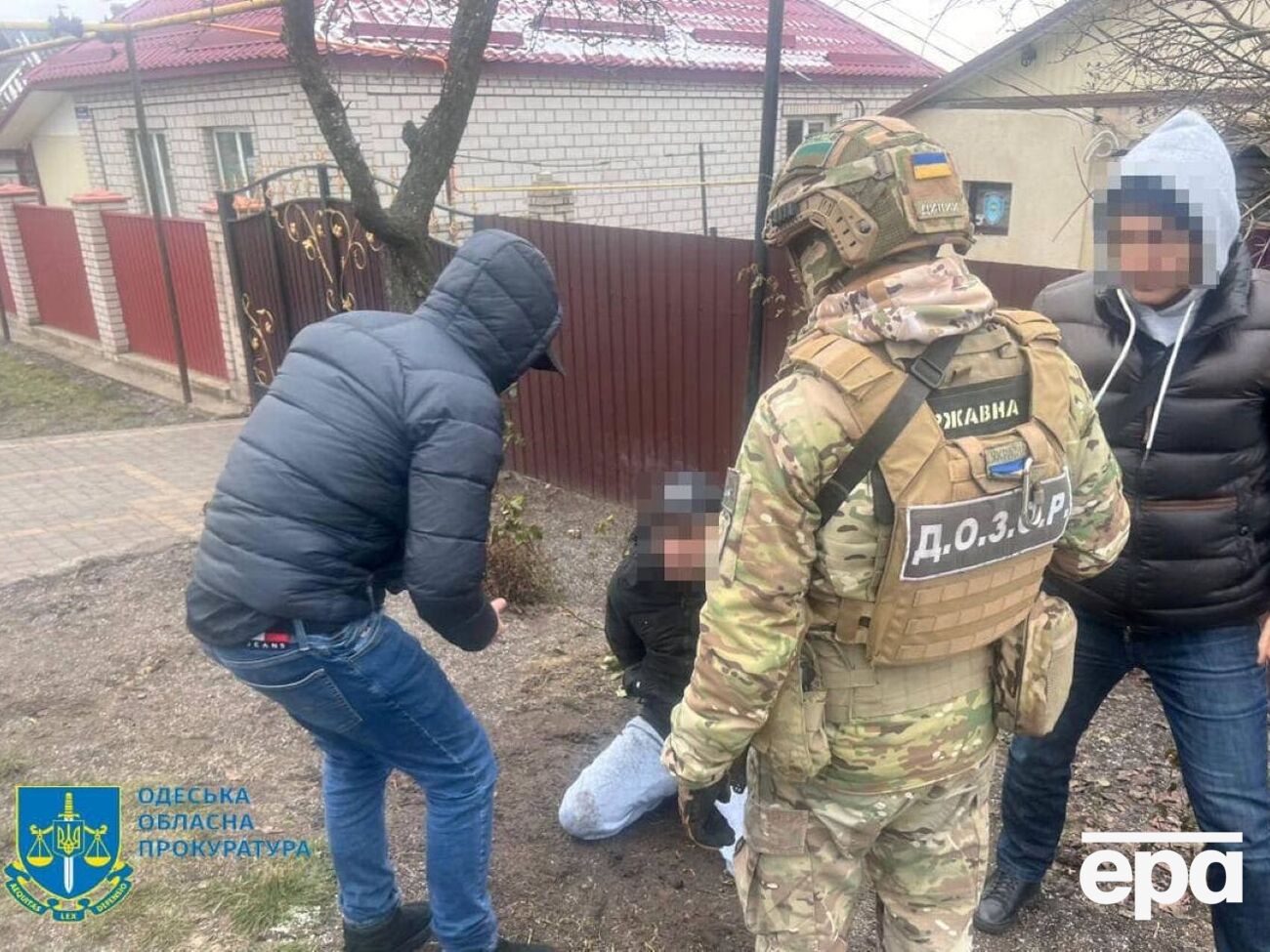 Опасаясь за свою жизнь и здоровье, потерпевший уплатил вымогателям 70 тыс. грн, затем они забрали у него еще 5 тыс. грн