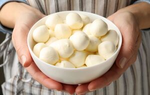 Моцарелла готовится из четырех ингредиентов