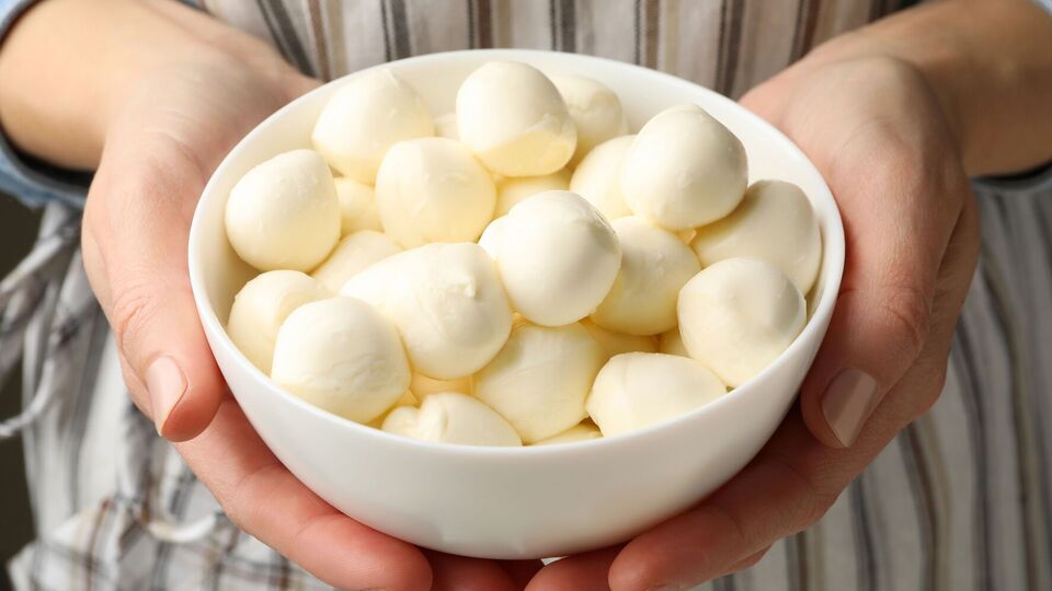 Моцарелла готовится из четырех ингредиентов