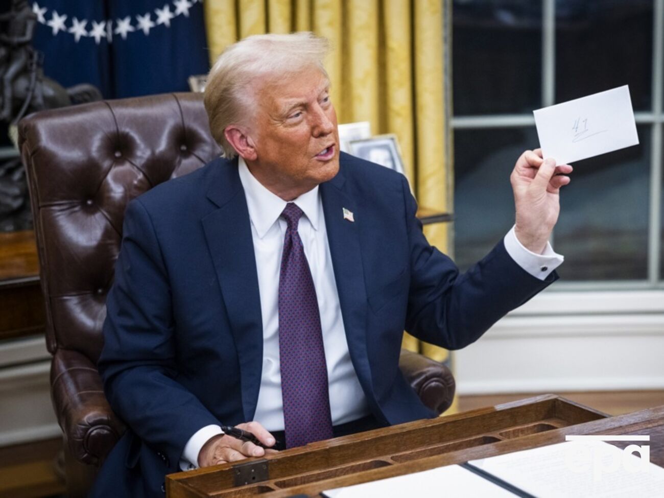 Письмо от Байдена Трамп нашел в столе в Овальном кабинете