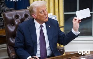 Письмо от Байдена Трамп нашел в столе в Овальном кабинете