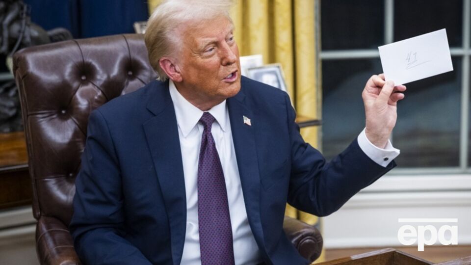 Письмо от Байдена Трамп нашел в столе в Овальном кабинете