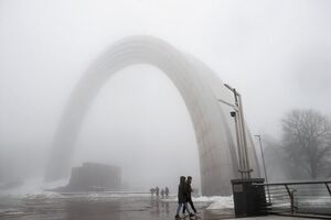 Синоптикиня попередила про низьку видимість на дорогах через тумани