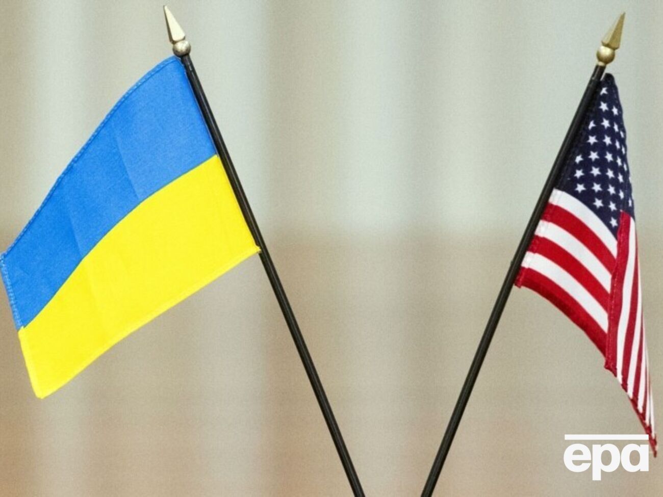 Чиновникам приказали срочно покинуть здание и оставаться на связи, отмечают источники The Washington Post