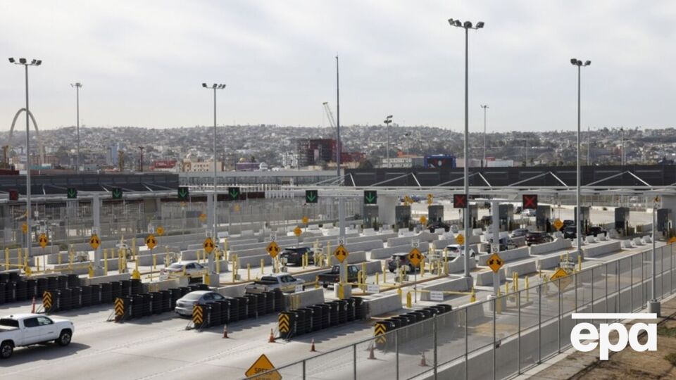 Указ также предусматривает немедленную депортацию нелегальных мигрантов