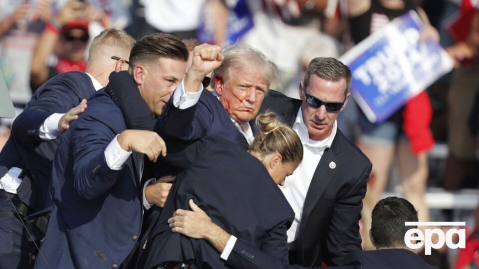 На фото Карран – крайний справа